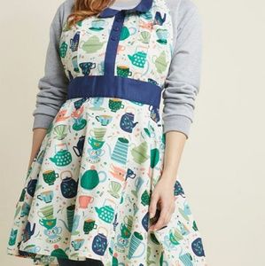 Adorable teapot print apron- FREE w/$100 purchase!